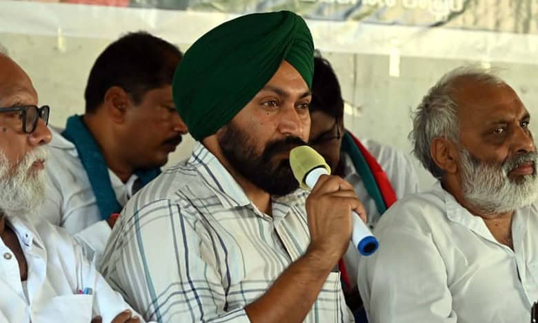 From May 6th to 11th, SKM leaders and the leaders of local rights groups will be holding a campaign on various issues across the state against the Modi government’s rule.