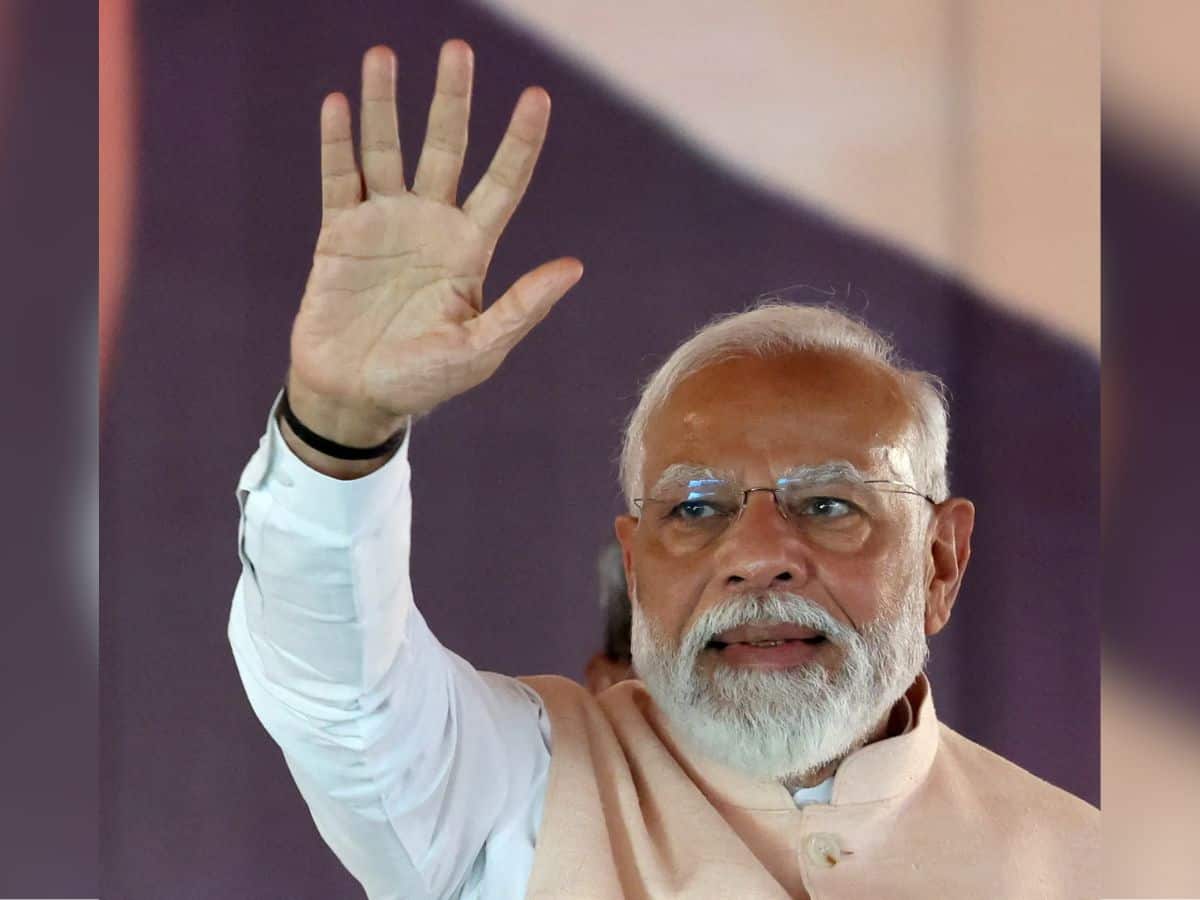 Jihadis across border supporting SP, Congress: PM Modi