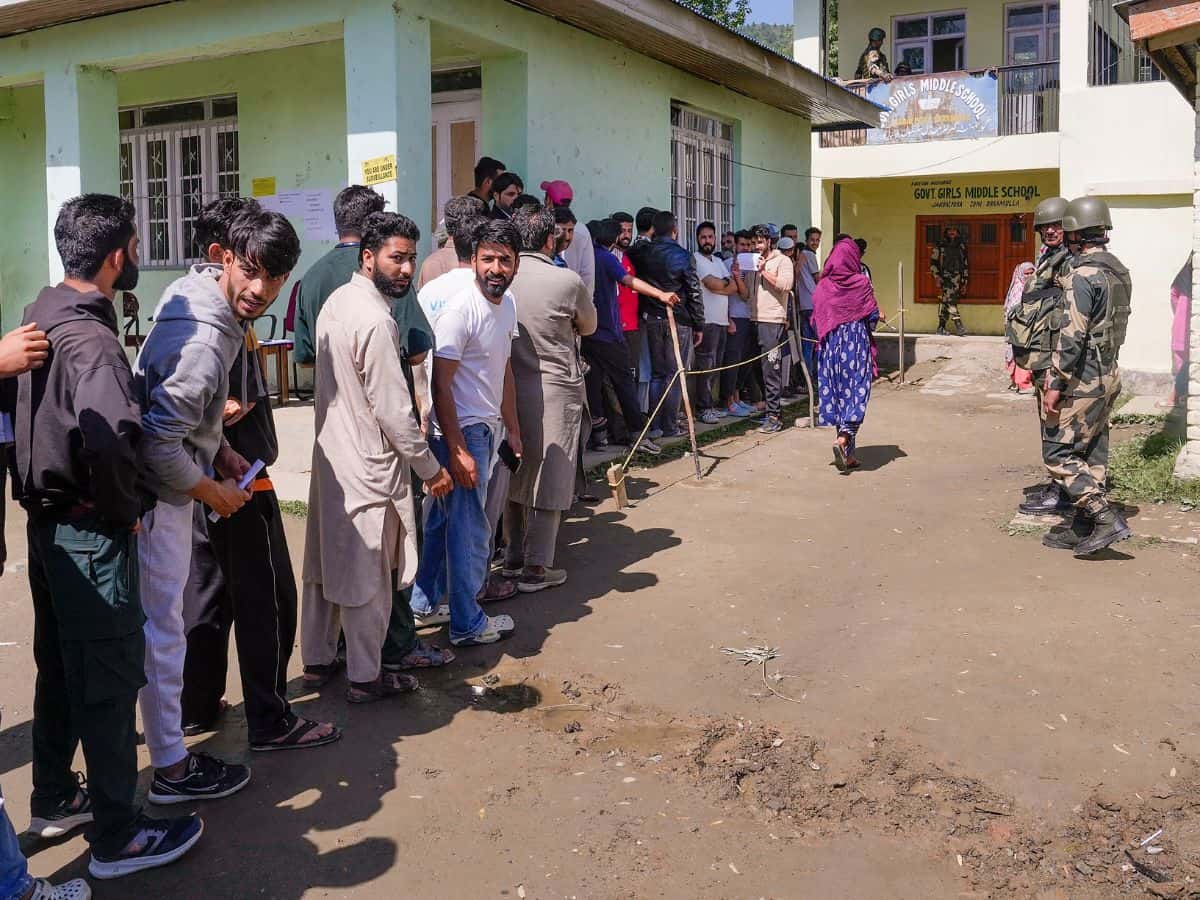 After years of threats, people step out to vote in J-K's Baramulla