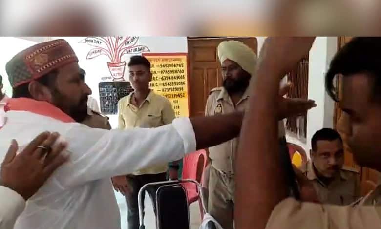 UP: After Sambhal and Amethi, cops stop Sultanpur voters from voting