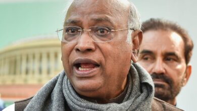 Like British, Modi govt looted country's water, forest and land in 10 years: Kharge
