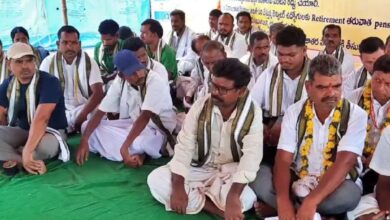 The protesting priests caution that if their demand was not met, they will lock down the Medaram temple from June 5 to 9.