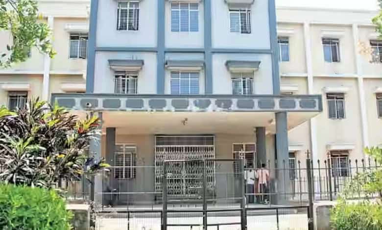 BRS working president KTR posts a news report on the power-cut at MGM Hospital from 4.30 pm to 9.30 pm on Tuesday evening, which endangered the lives of patients in the ICU.