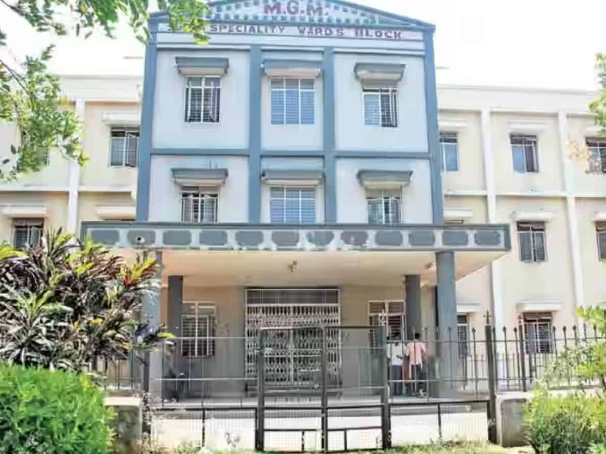 BRS working president KTR posts a news report on the power-cut at MGM Hospital from 4.30 pm to 9.30 pm on Tuesday evening, which endangered the lives of patients in the ICU.