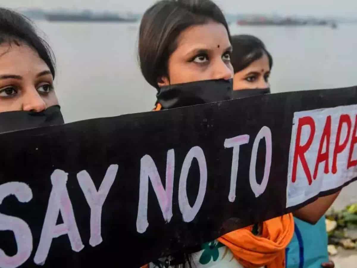 Rapido driver rapes minor who runs away from house after being disciplined by her parents for talking for too long on phone.