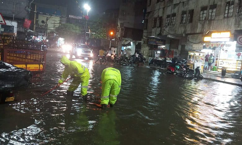 Hyderabad: Vendor dies of electrocution during rains at Bahadurpura