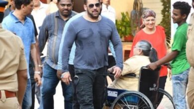 LS Polls: Salman Khan arrives in style to cast his vote in Mumbai