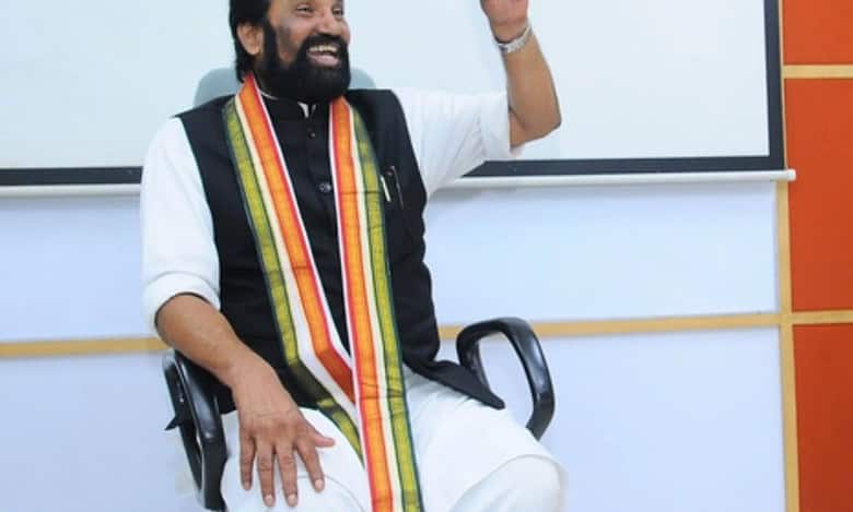 Irrigation minister Uttam Kumar Reddy addresses the inauguration of the "West Hyderabad Property Expo 2024" at Naren Garden in Miyapur on Saturday,