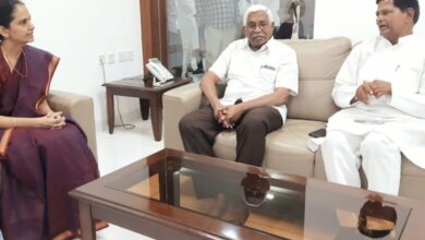 The three-member committee which was formed to study and resolve the issues of government employees, officials and teachers sat for the first time on Tuesday at Praja Bhavan.