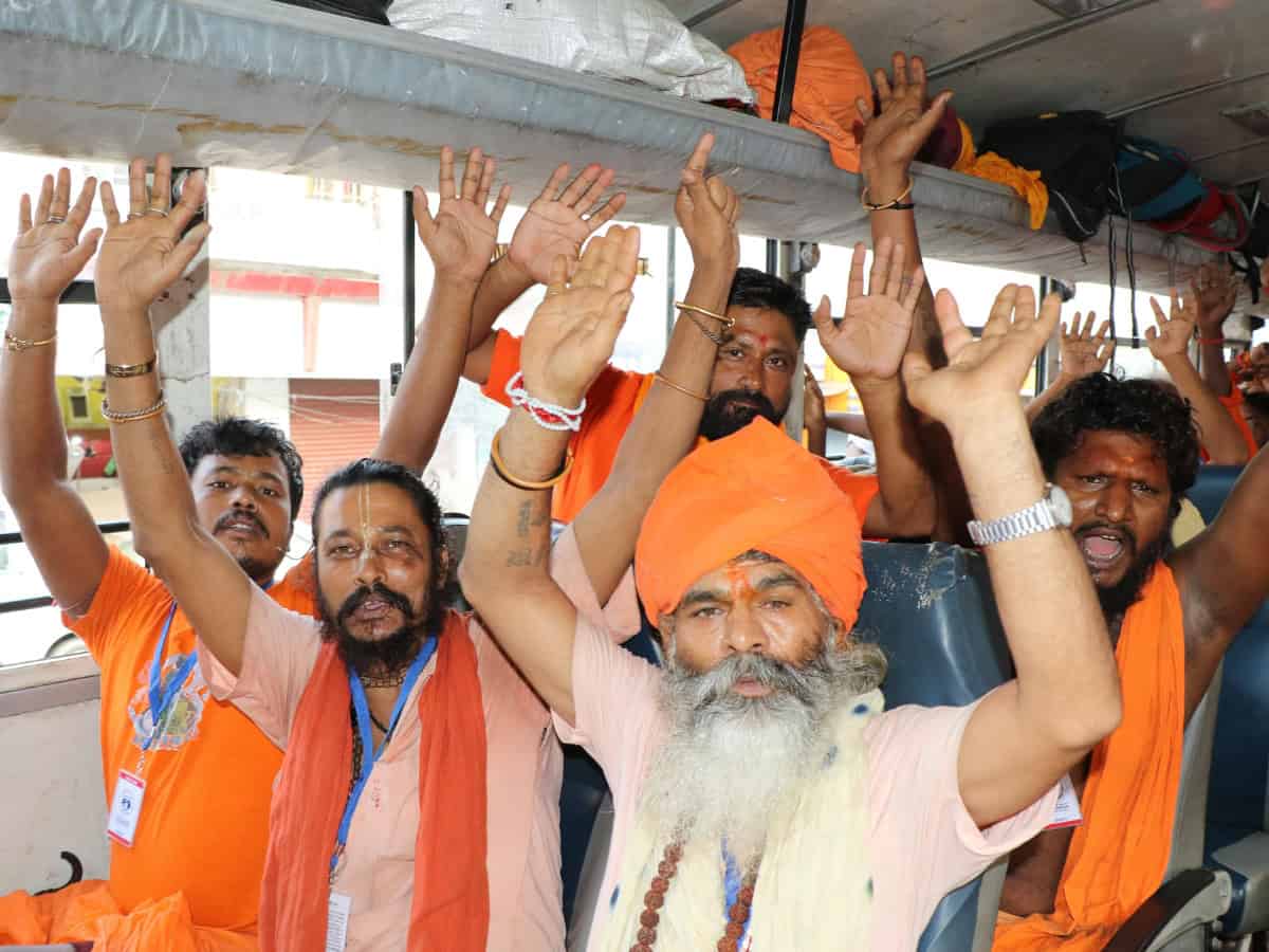 1st batch of over 4600 Amarnath pilgrims arrive in Kashmir