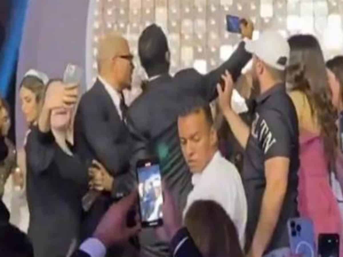 Video: Singer Amr Diab slaps fan for taking selfie with him