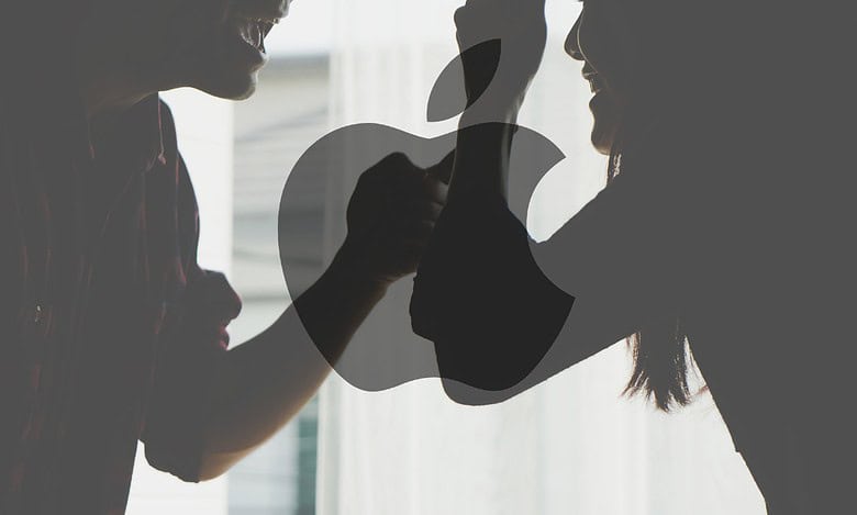 Husband sues Apple after wife discovers 'deleted' texts sent to sex workers