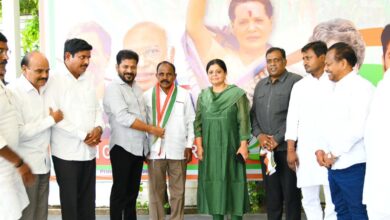 Chevella BRS MLA Kale Yadaiah joins Telangana Congress in Delhi