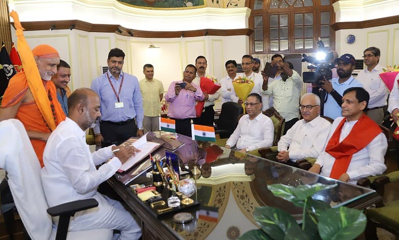 Karimnagar MP Bandi Sanjay takes charge as MoS Home