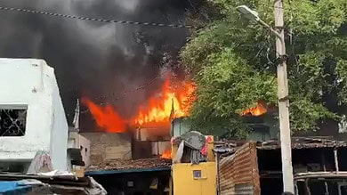 Hyderabad: Massive fire breaks out in Aghapura