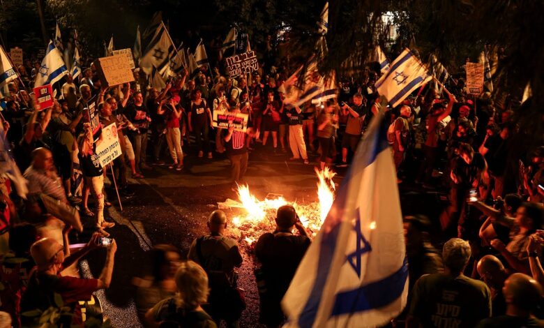 Thousands of Israelis turn out in renewed rally against govt