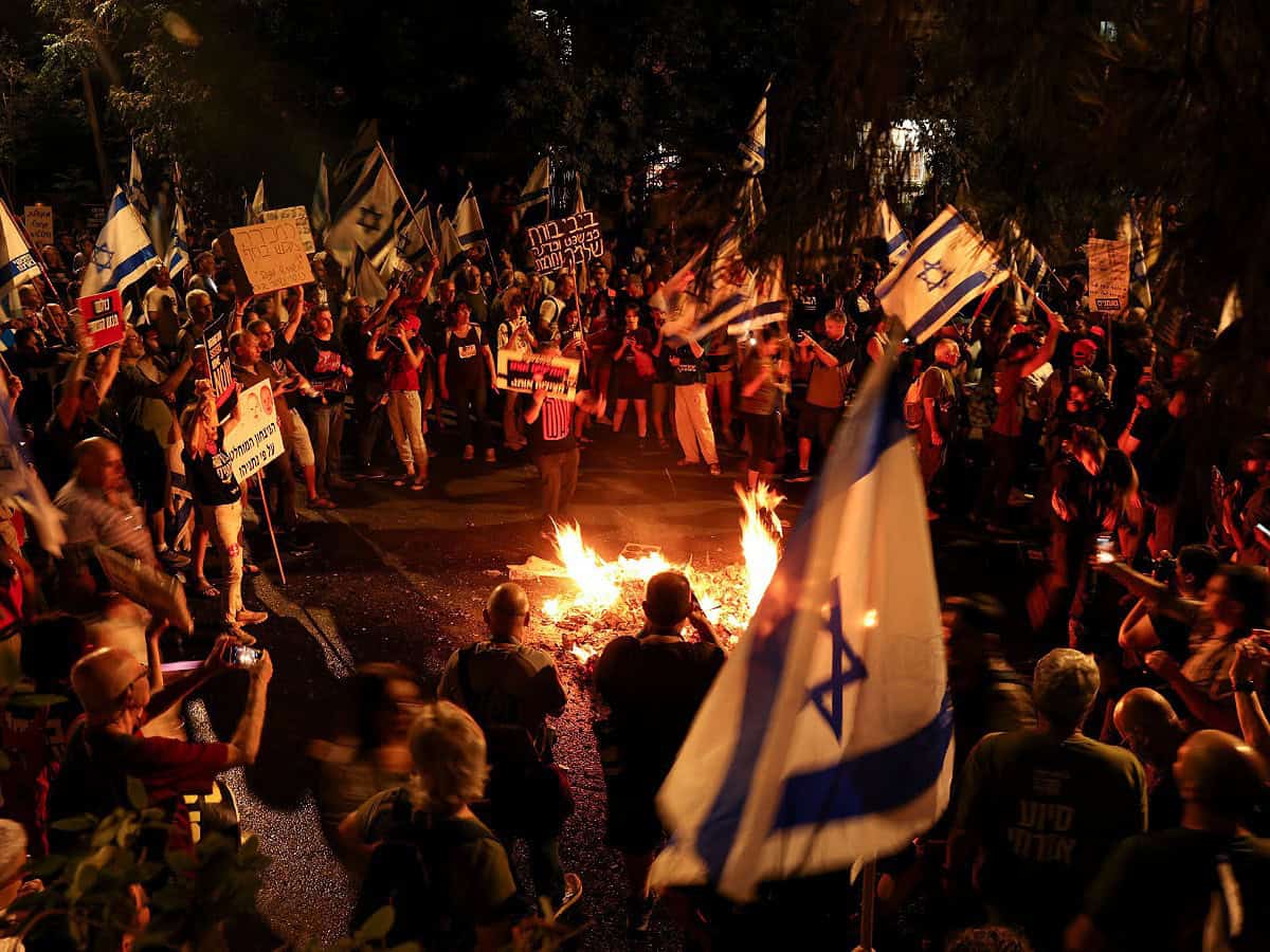 Thousands of Israelis turn out in renewed rally against govt