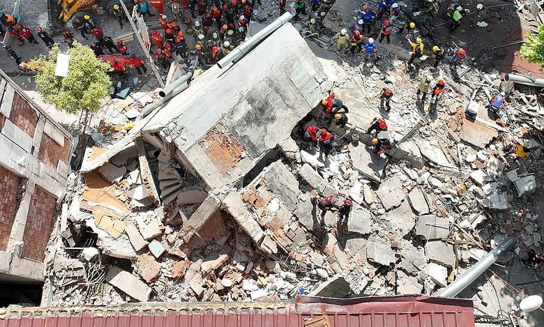 One killed as residential building collapses in Istanbul