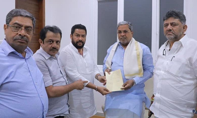 _Karnataka Minister Nagendra resigns