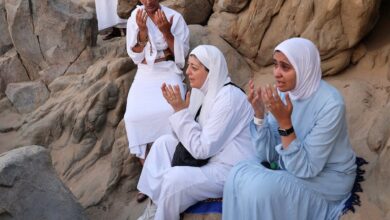 Photos: Haj pilgrims pray on Mount Arafat