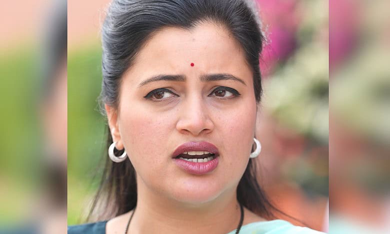 Case linked to Hanuman Chalisa row: Navneet Rana fails to appear before court