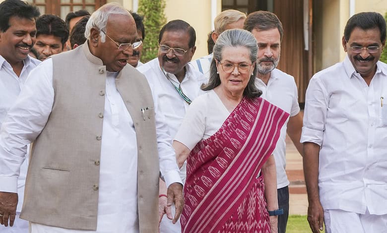 Prime Minister Narendra Modi is "Preaching consensus, provoking confrontation," says Sonia Gandhi