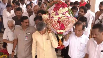 Family, friends bid tearful adieu to media baron Ramoji Rao in Hyderabad