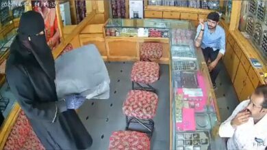 Video: Hyderabad jewellery shop owner thwarts robbery attempt by burqa-clad men