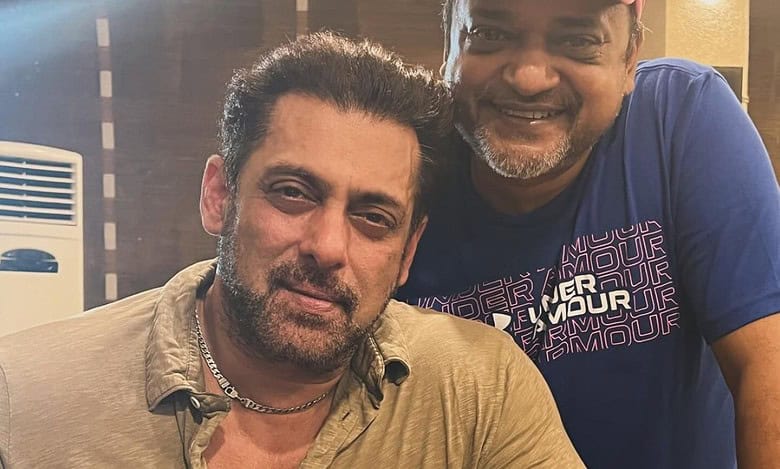 Salman Khan poses with Sajid Khan in new pic before kicking off 'Sikandar' shoot