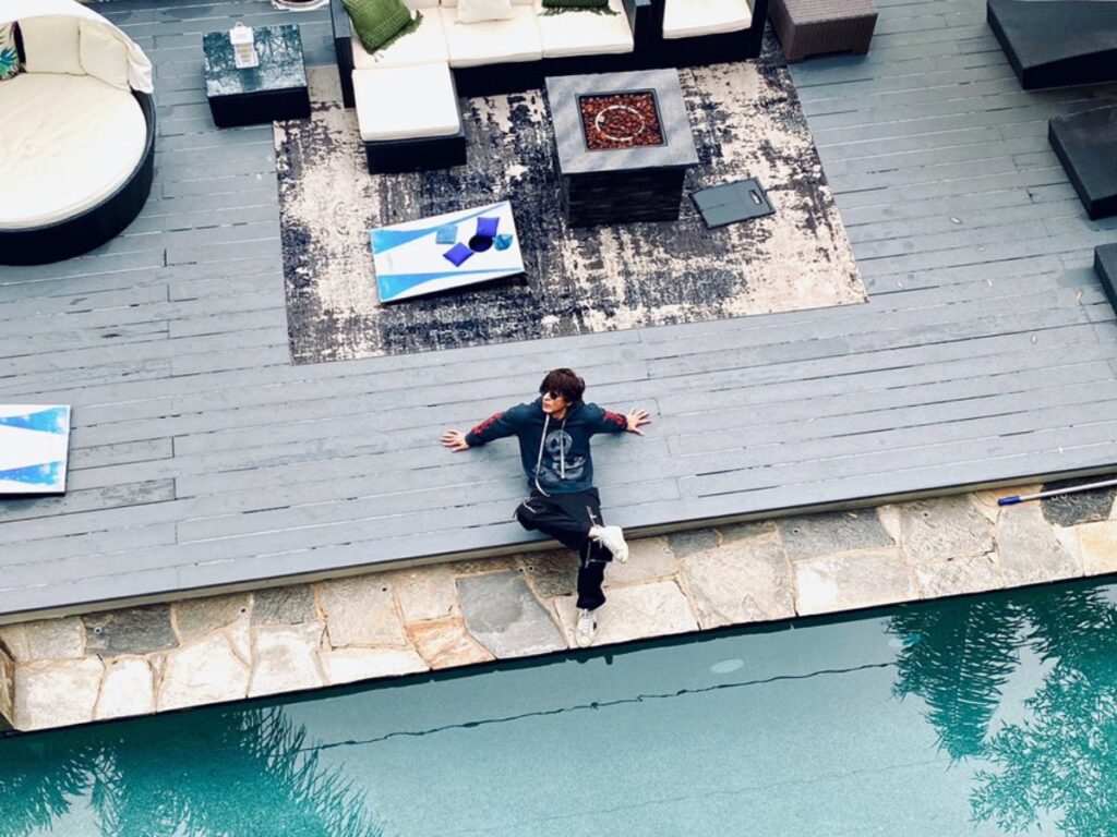Indulge in a lavish stay at Shah Rukh Khan's LA mansion