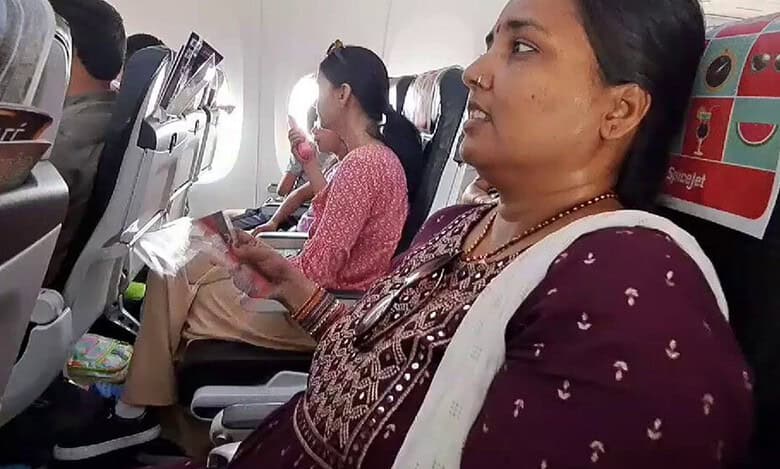 Video: Passengers in Delhi fall sick due to lack of AC amidst heavwave