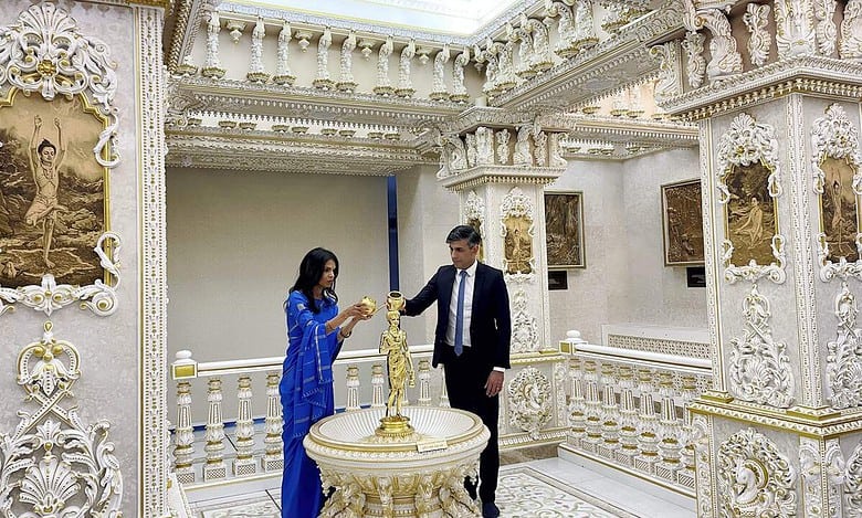 UK PM Sunak, wife Akshata seek blessings at London’s Neasden Temple on campaign trail
