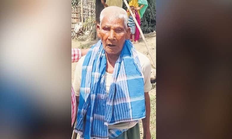 92-yr-old visually impaired man votes for first time in Jharkhand's Sahibganj