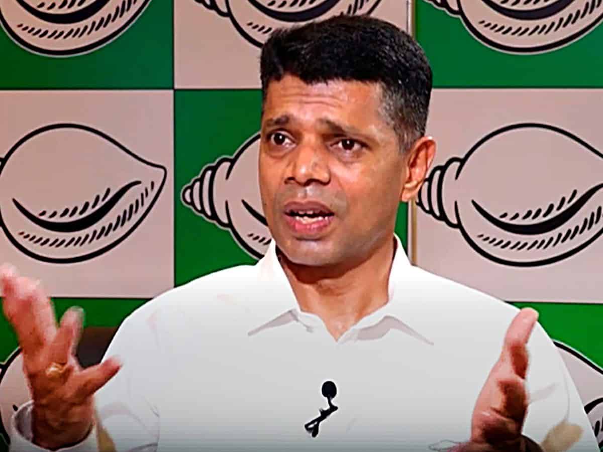 VK Pandian quits active politics