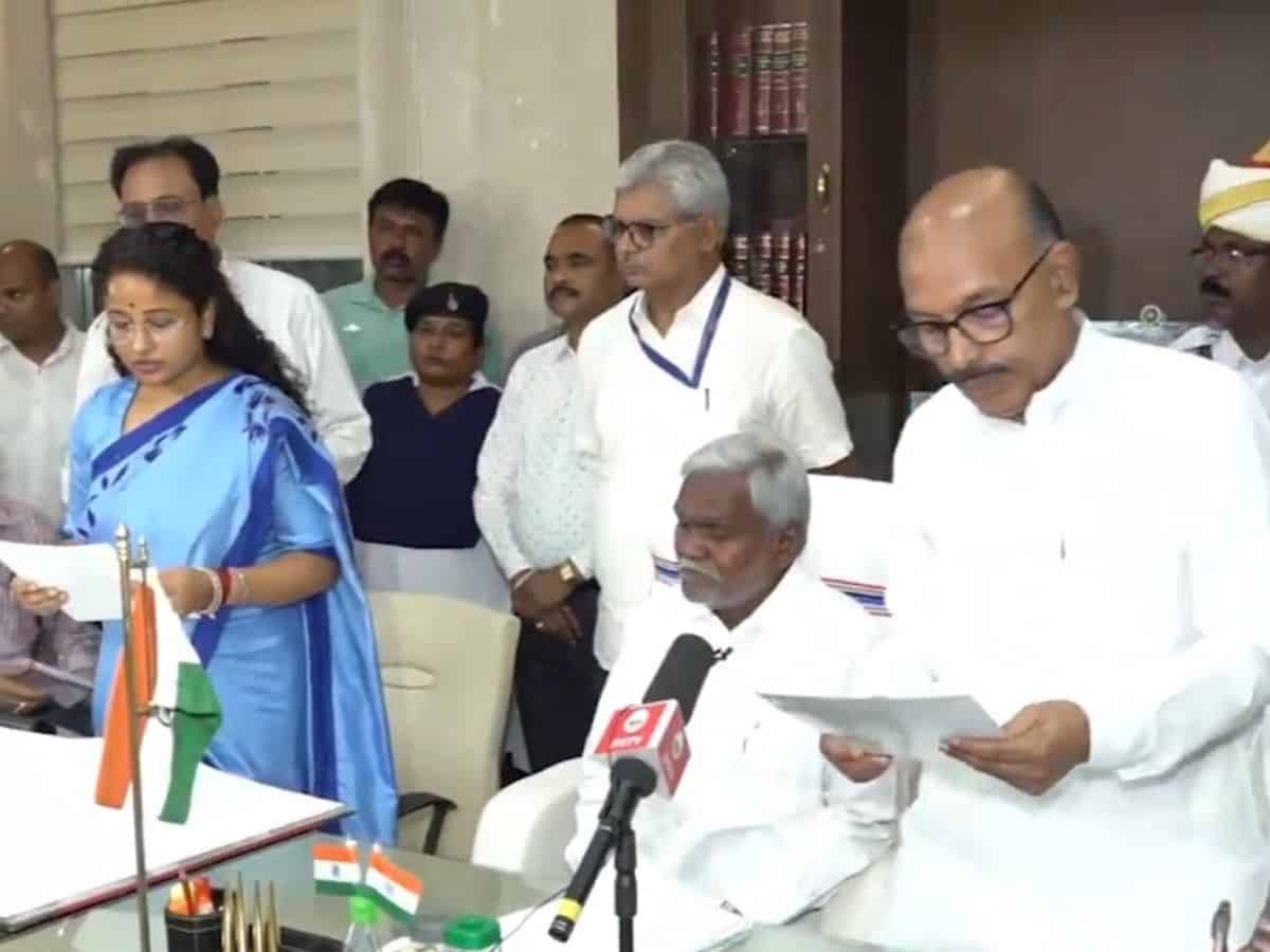 Jharkhand: Jailed former CM's wife Kalpana Soren takes oath