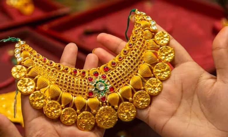 Gold rises Rs 150; silver plunges Rs 1,400