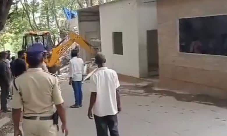 Hyderabad: GHMC demolishes 'illegal' structures in front of Jagan's house
