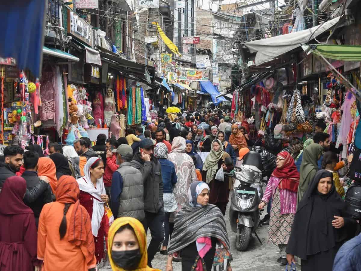 Online shopping, possible recession impact trade in Kashmir ahead of Eid: Traders