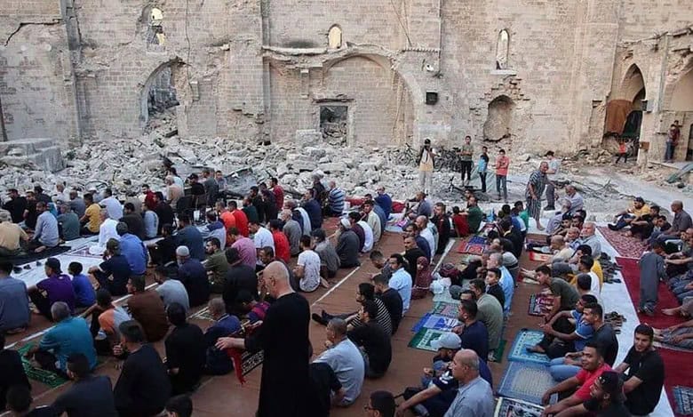 In pics: Palestinians offer Eid al-Adha prayers amid ruins