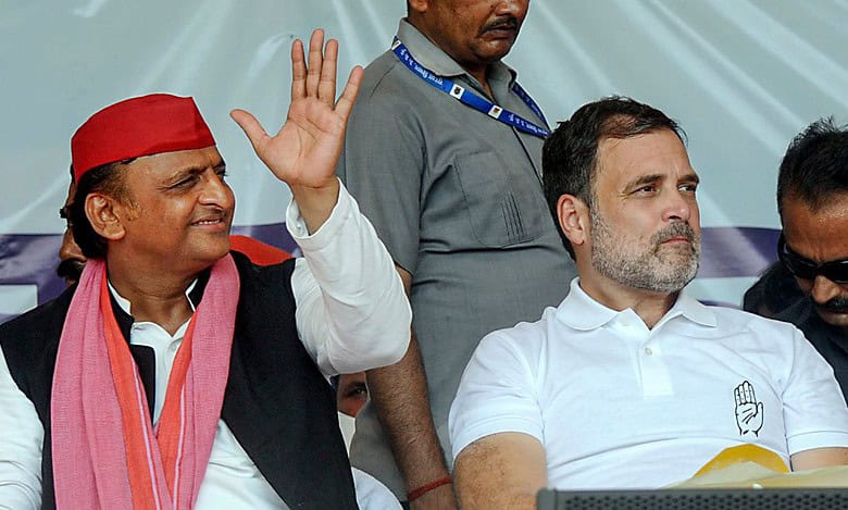 'UP ke do ladke' will make India's politics all about love: Rahul to Akhilesh