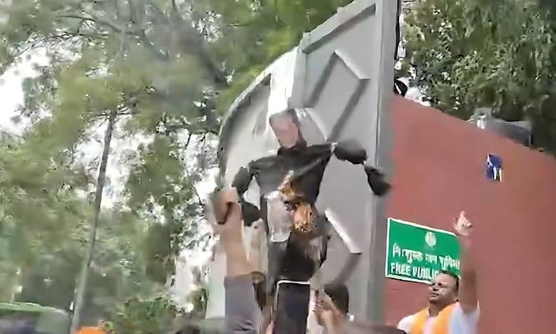 'Jai Palestine' row: Owaisi's effigy burnt in front of Delhi residence
