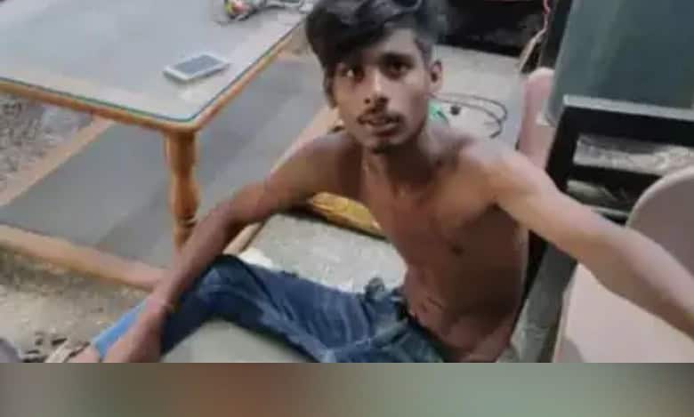 UP: Drunk thief caught sleeping in house in Lucknow, Police wakes him up