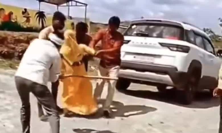 Woman thrashed brutally with stick in MP, bystanders film video