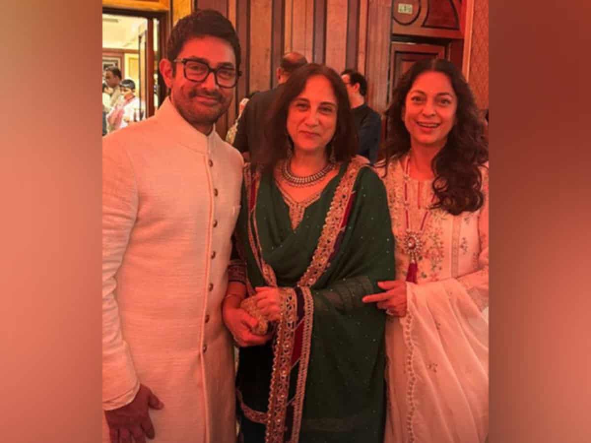 Juhi Chawla poses with Aamir Khan at his Ammi's 90th birthday celebration