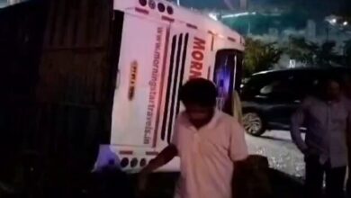 Woman dies, 15 injured as Hyderabad to Chennai bus overturns