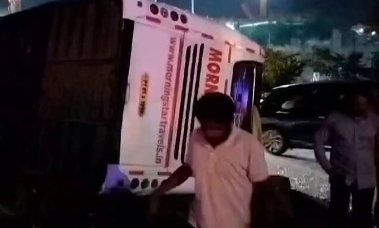 Woman dies, 15 injured as Hyderabad to Chennai bus overturns
