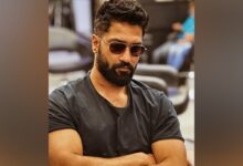 Vicky Kaushal flaunts new hairstyle, fans say 'Was dying to see you back like this'