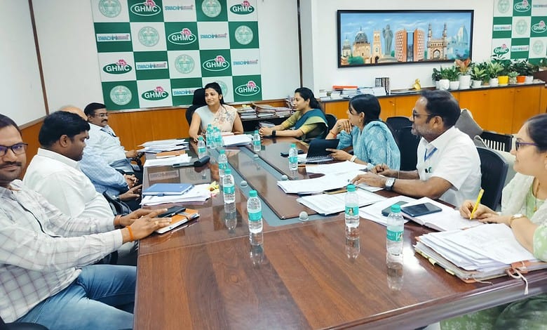 Hyderabad: GHMC commissioner asks officials to repair streetlights