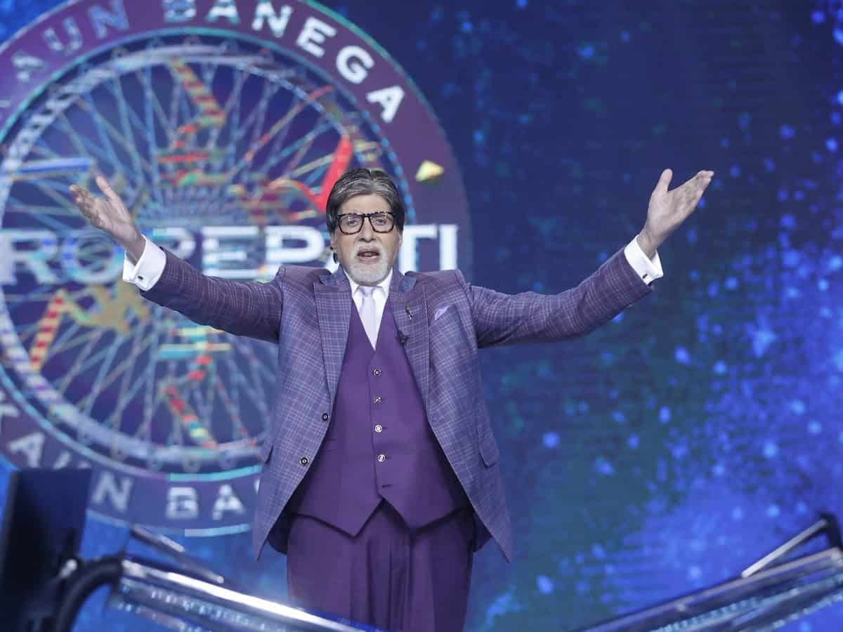 Within 11 minutes, Big B conveys two important messages for the Indian society