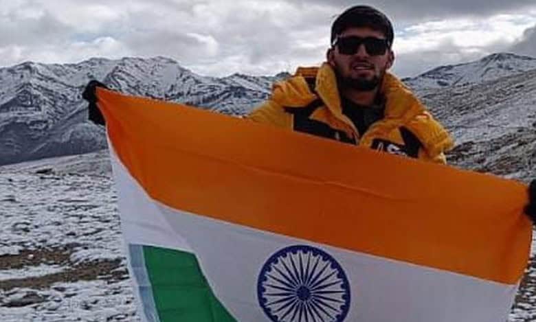 Telangana's Bhukya Yashwant climbs Mount Kang Yatze-2 in Ladakh